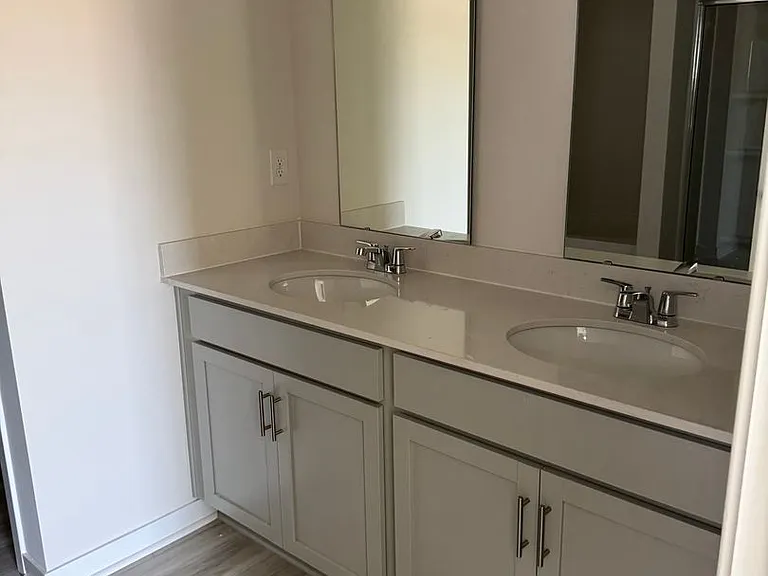 647 13th Avenue Dr NE — Photo 10