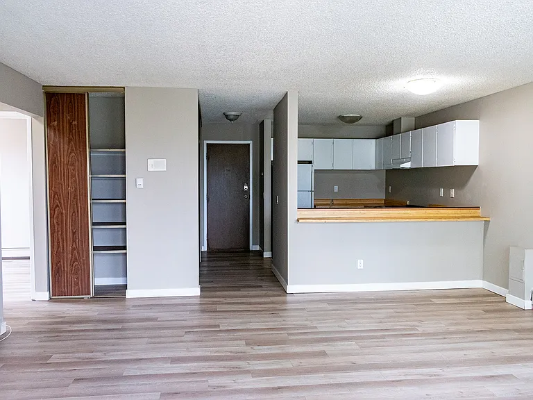 2416 14a St SW — Photo 12