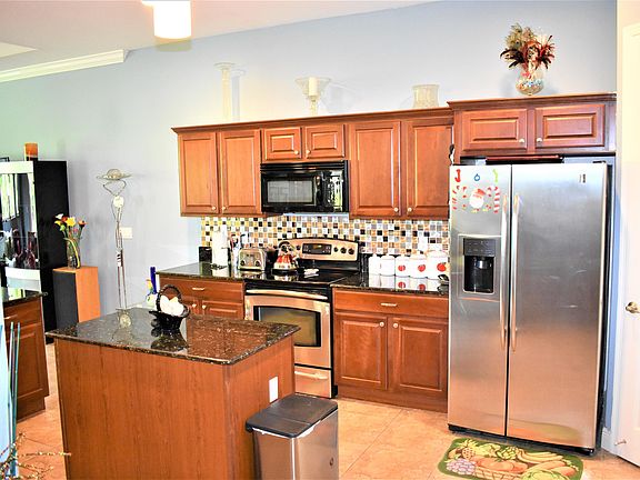 3rd image of 2901 SW Fluvia St