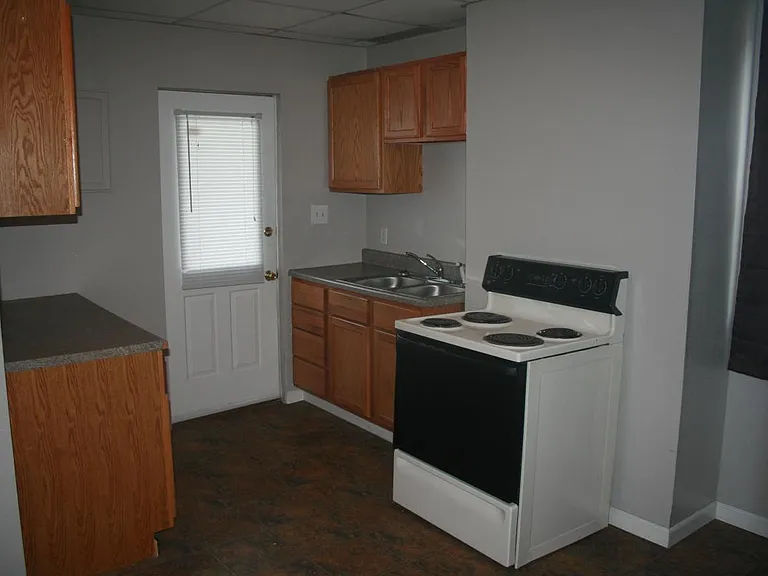 2240 Grand Ave #B — Photo 2