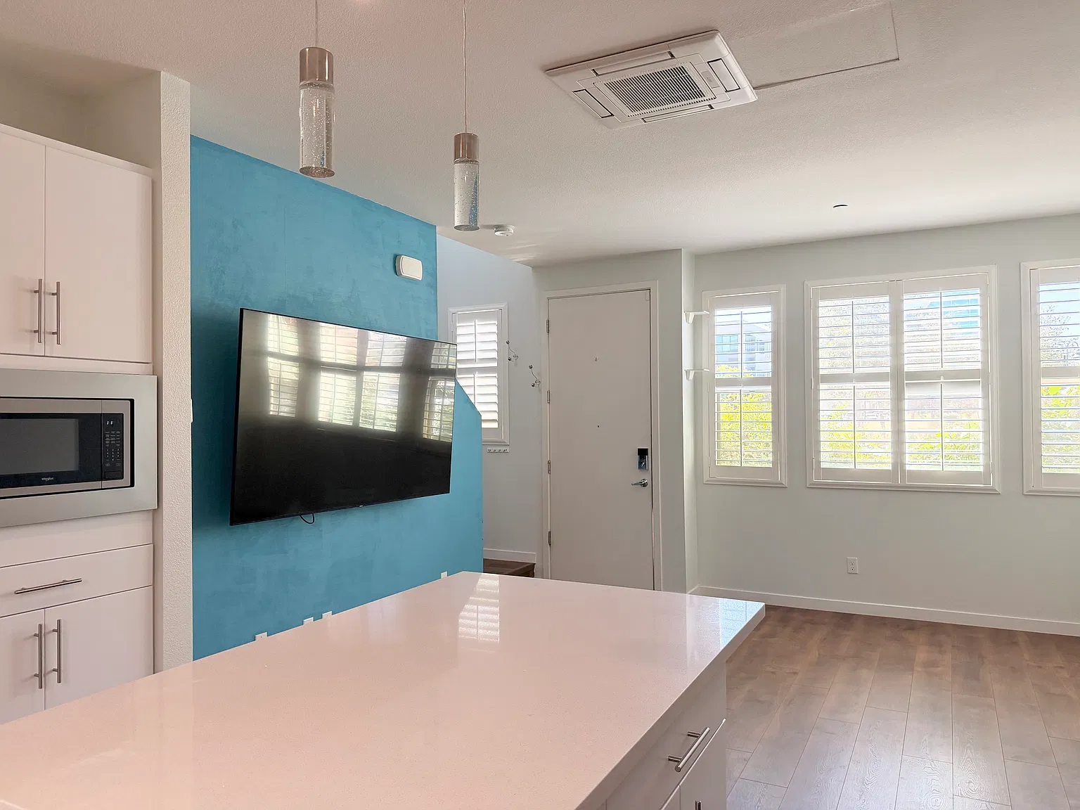 2 bed, 2.5 bath, 1045 sqft, $2,545 — Photo 4