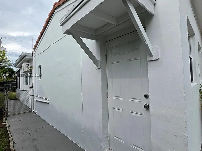 4601 SW 5th St — Photo 19