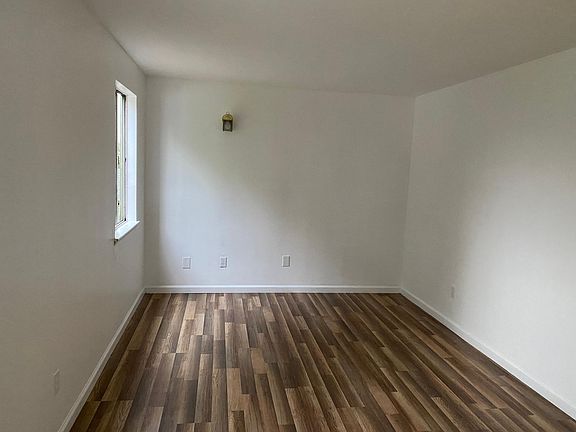 4th image of 824 Mystic Ave
