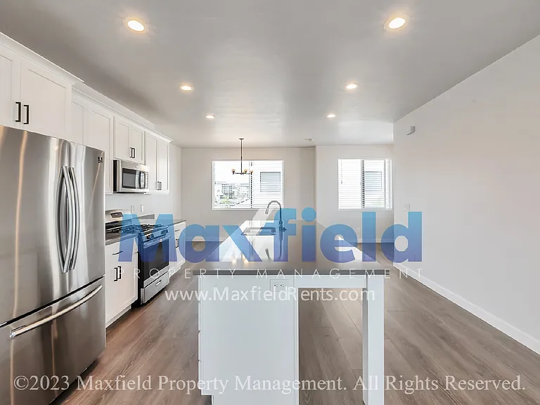 721 W Crystal Creek Rd — Photo 19