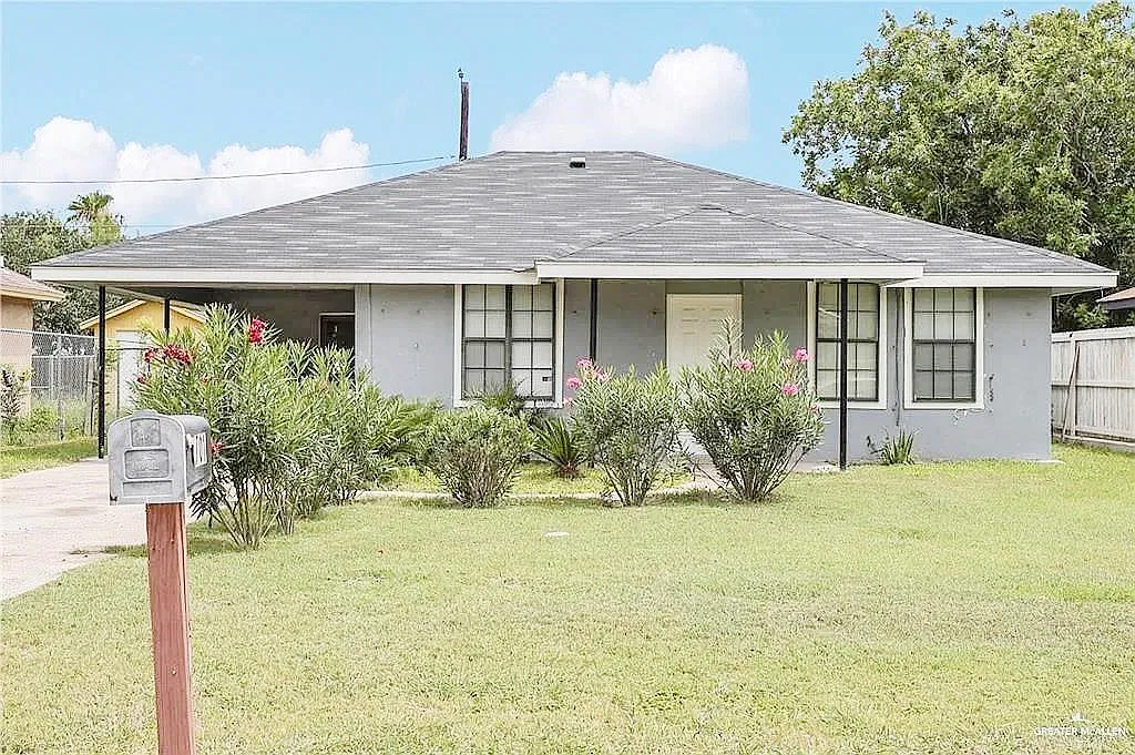 4 bed, 2.0 bath, 1119 sqft, $1,300 — Photo 1