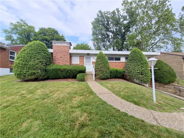 1247 Lakemont Dr, Pittsburgh, PA 15243