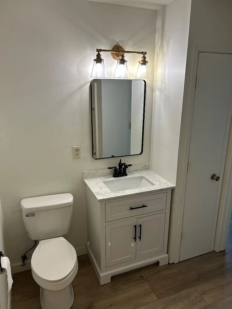 904 Baker St - 4 — Photo 1