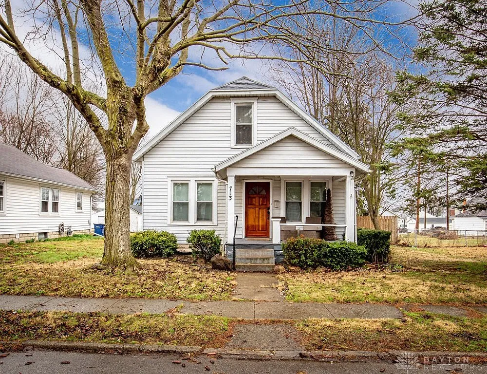 713 Leonard St photo 1