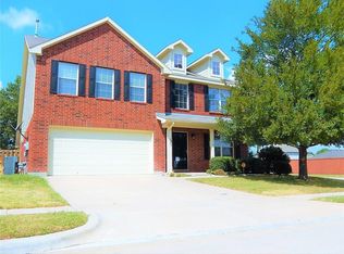 5825 Country Valley Ln, Fort Worth, TX 76179