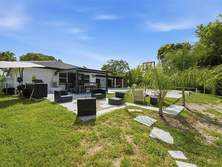 9935 Ramblewood Dr — Photo 40