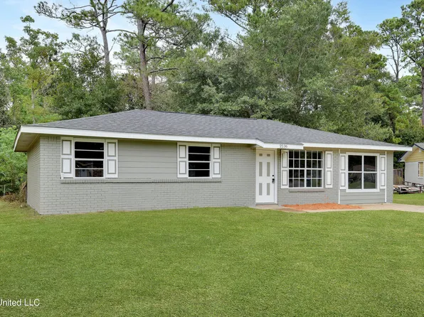 2236 Woodside Dr, Gautier, MS 39553
