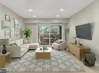 5833 Cove Landing Rd APT 304, Burke, VA 22015