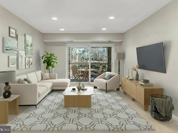 5833 Cove Landing Rd APT 304, Burke, VA 22015