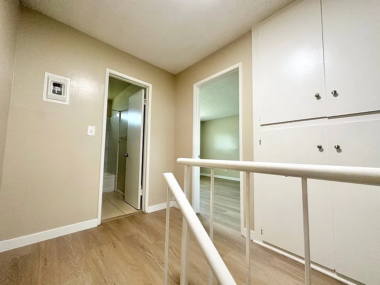 Huntington Clay Apartments — Photo 6