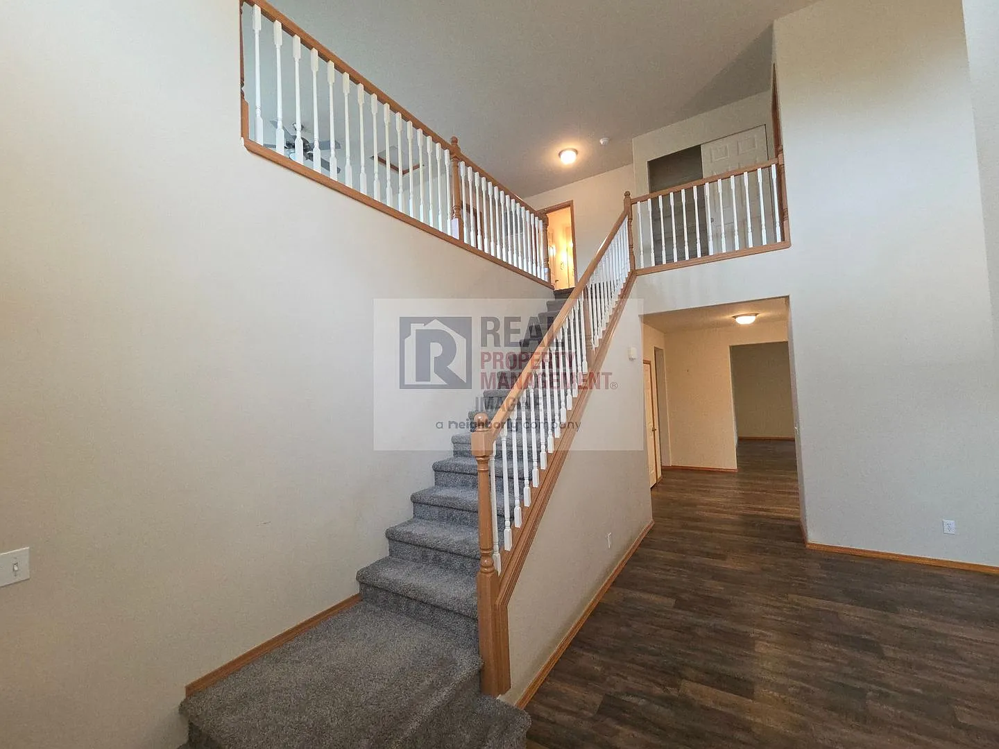 Beautiful 3 bedroom, 2.5 bath home — Photo 3
