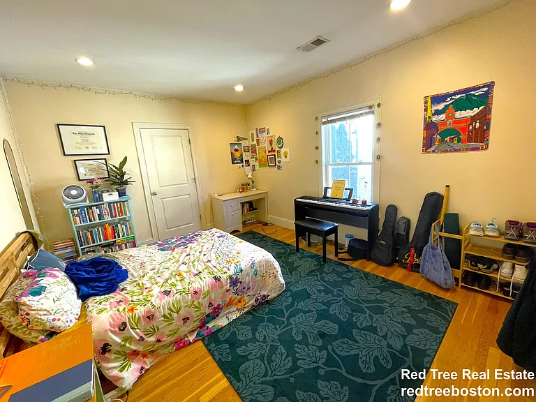 27 Lothrop St — Photo 5