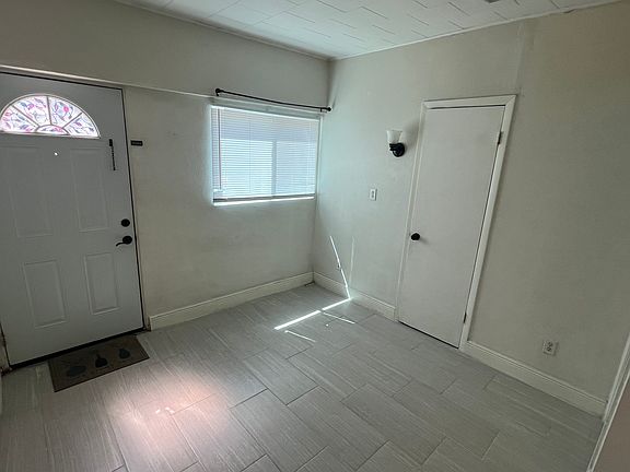 3rd image of 1005 Vine St Unit B