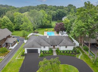 9 Loch Ln, Rye brook, NY 10573