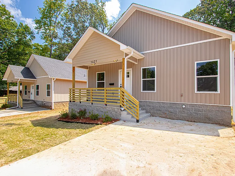 1621 Wilson Rd — Photo 33