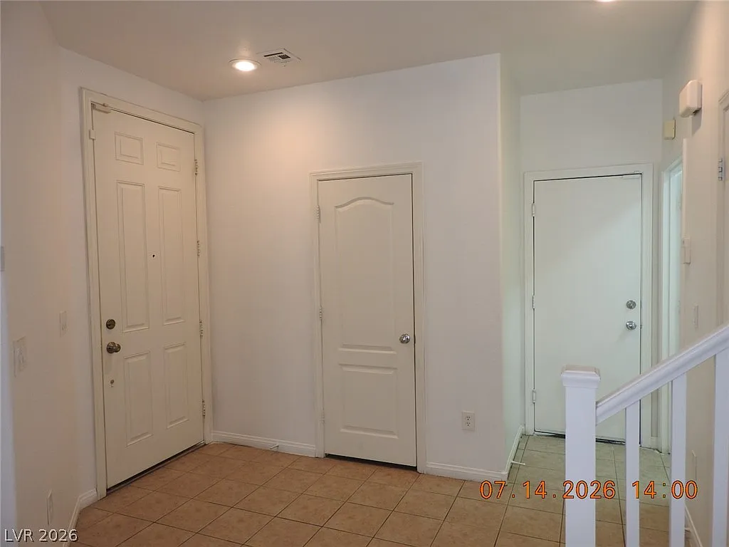 3 bed, 2.5 bath, 1668 sqft, $1,895 — Photo 3