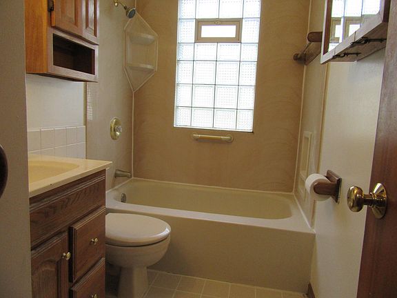 4th image of 2922 S 61st St #2924