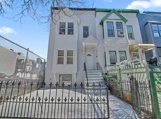 1048 Jefferson Avenue image 1 of 15