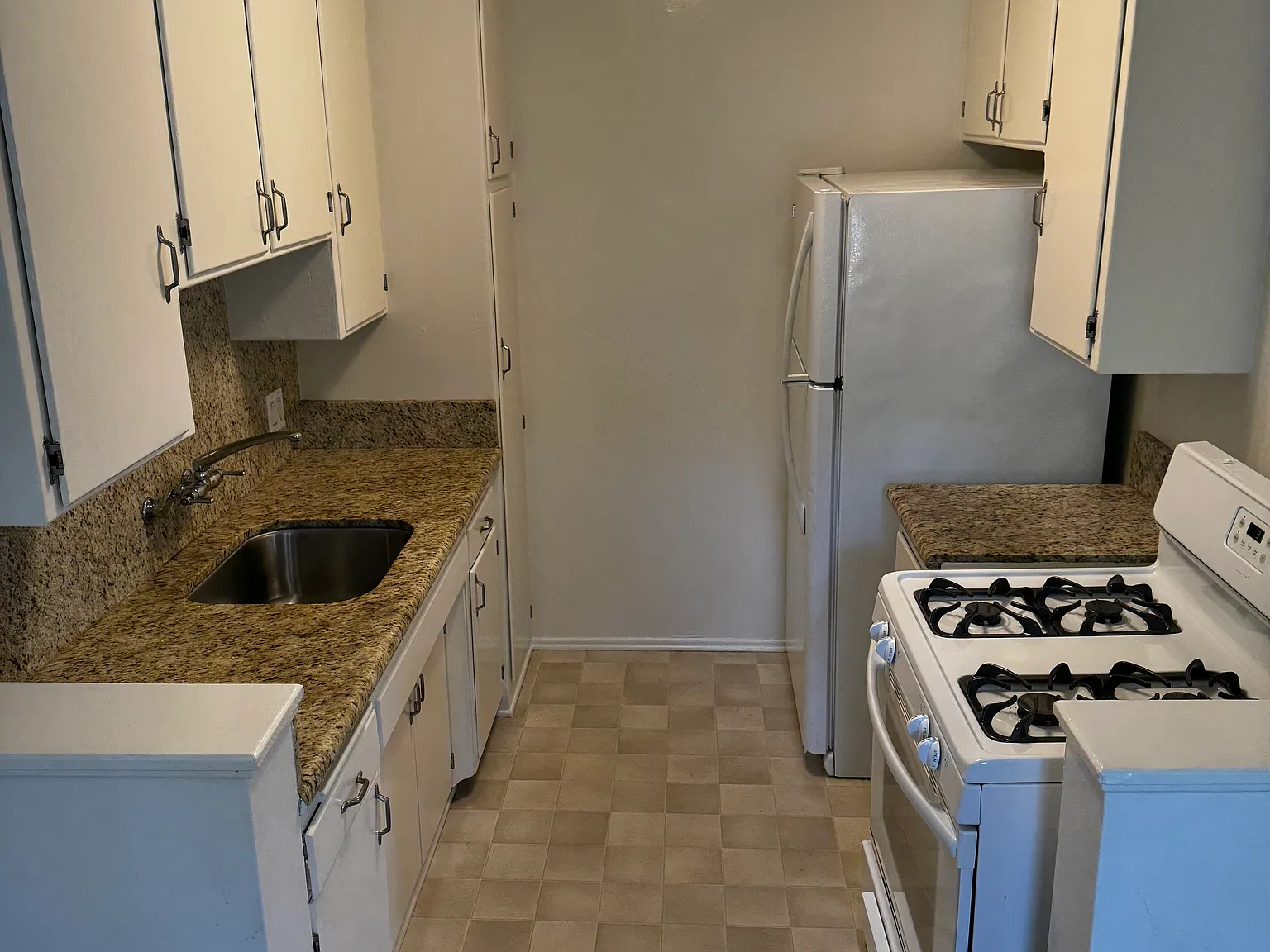 2 bed, 1050 sqft, $2,695 — Photo 3