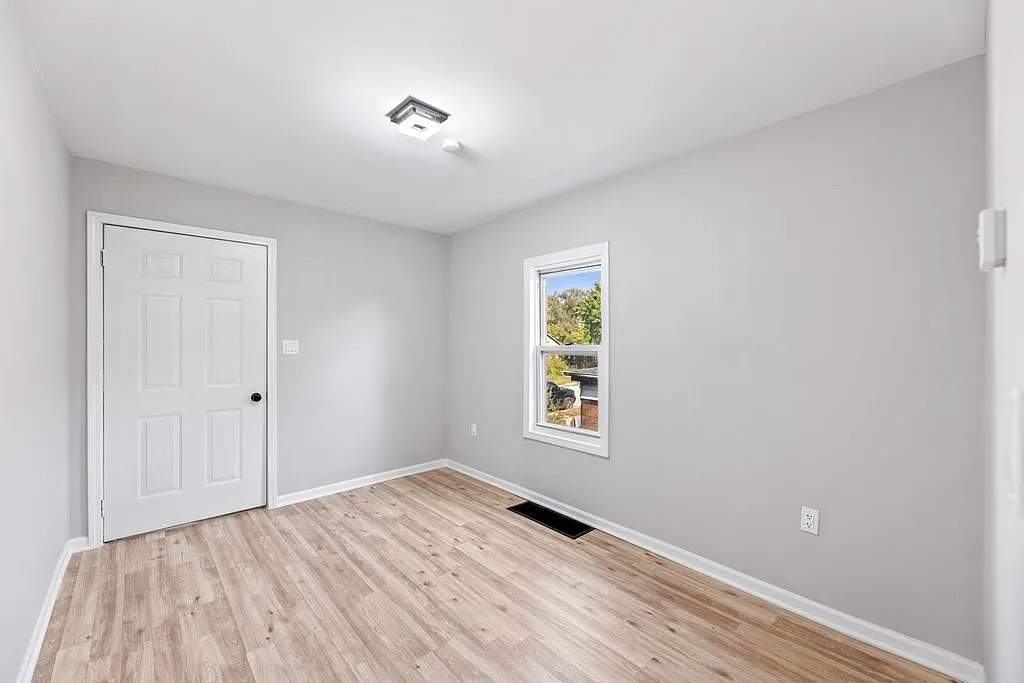 1 bed, 800 sqft, $900 — Photo 2