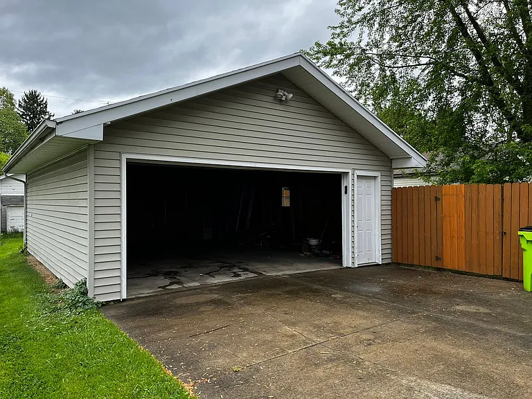 233 Superior St — Photo 6