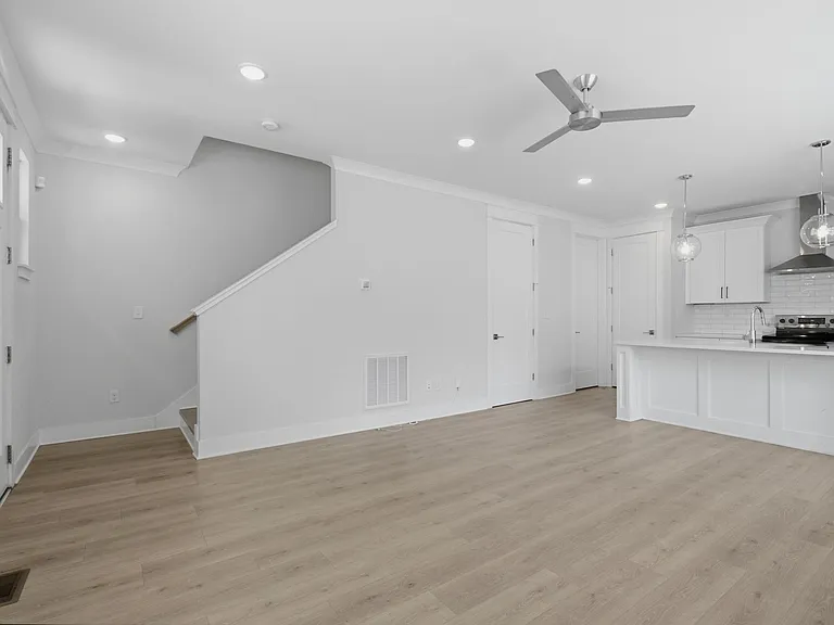 105 Duke St #6 — Photo 7
