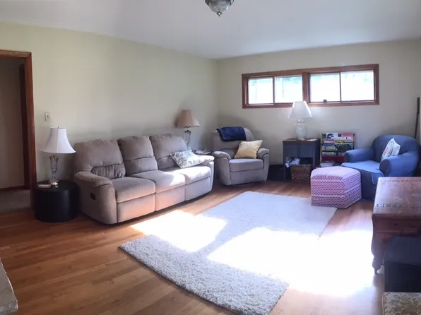 205 Fairview Dr, Walworth, WI 53184