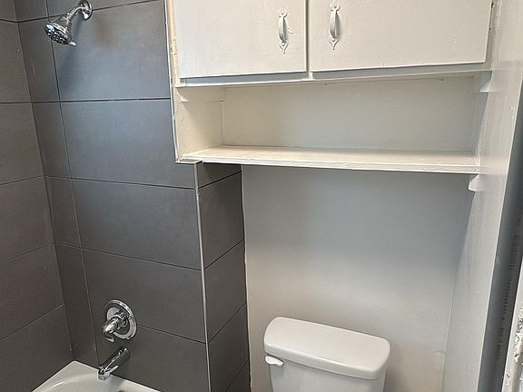 4th image of 425 Avenue L NE