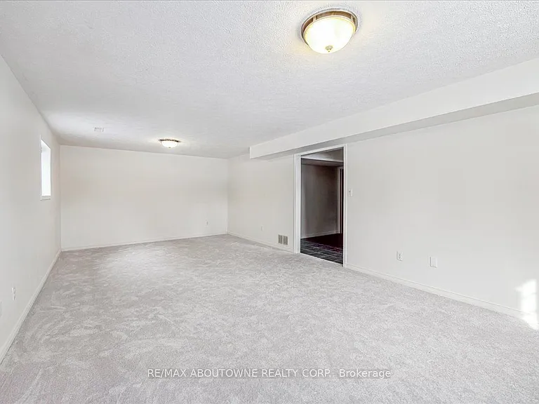 82 Whitlaw Way — Photo 27