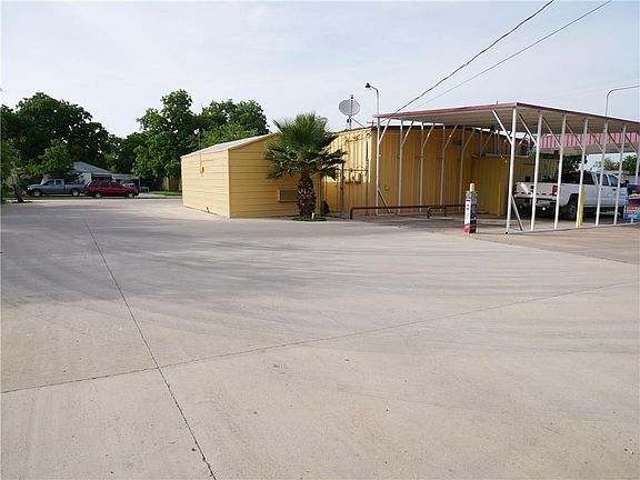 2nd image of 2517 N Chadbourne St