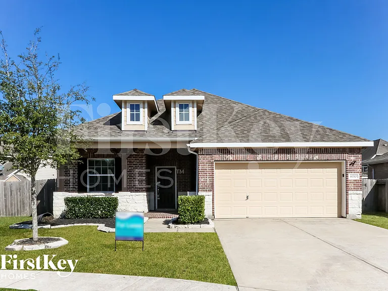 8330 Hampton Bay Dr — Photo 1