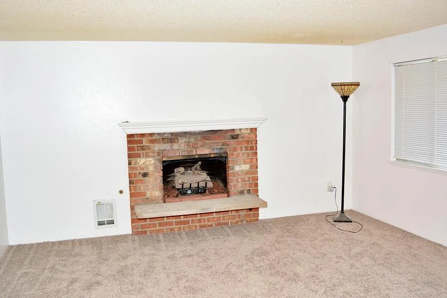 2 bed, 800 sqft, $2,100 — Photo 2
