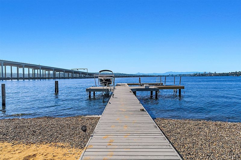 5th image of 3263 Evergreen Point Road