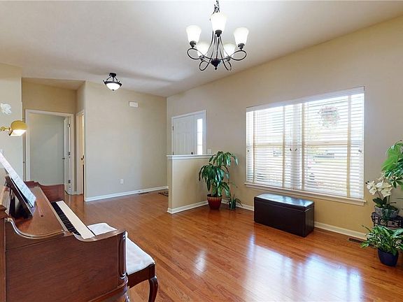 3rd image of 38751 Edward Walsh Dr