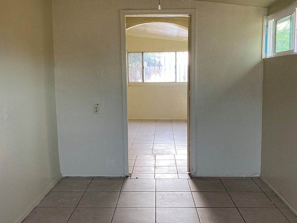1st image of 301 W Columbia St