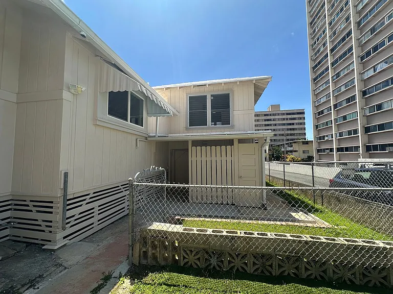 1717 Kewalo St — Photo 15