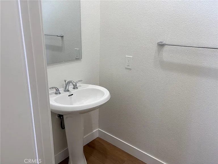 501 Herondo St — Photo 7