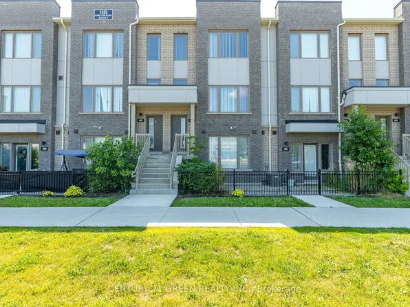 1525 Kingston Rd #406, Pickering, ON L1V 0E9
