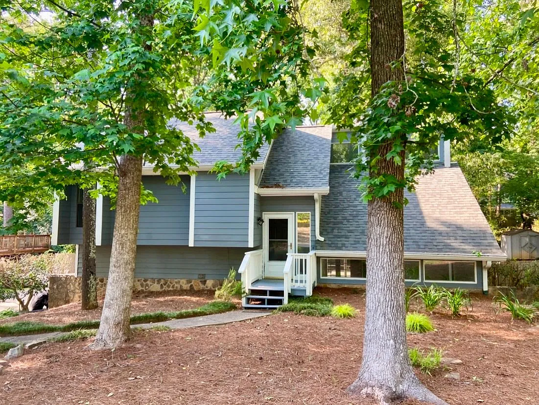 Beautiful 3-Bedroom Home with Private Pool, Fenced Yard & Included Landscaping — Photo 1