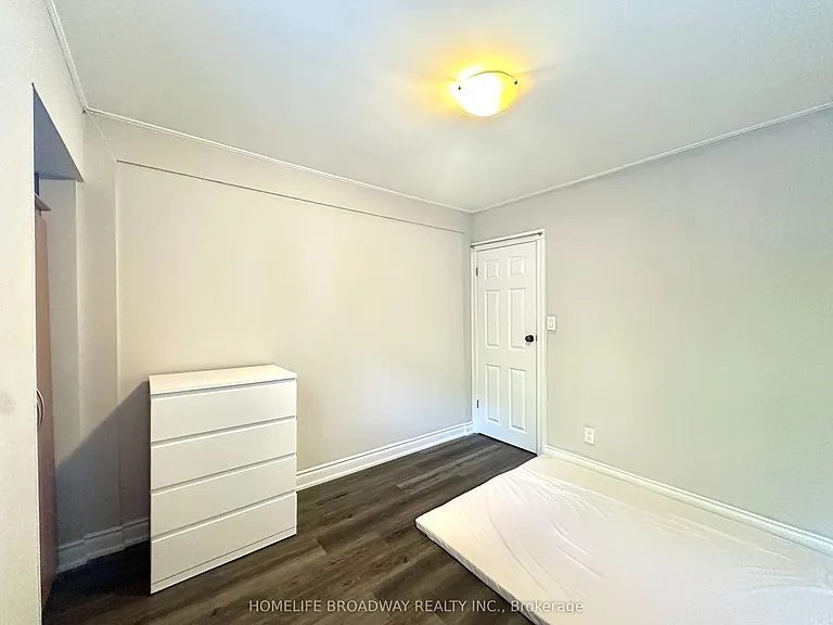 55 Fairbank Ave E #MAIN FL — Photo 6