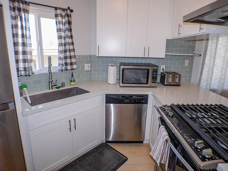7509 Draper Ave #305 — Photo 4