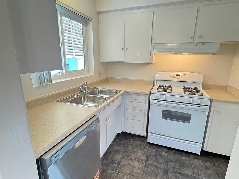 1717 Huntington Dr #7 — Photo 8