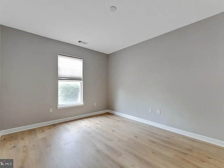 501 Hungerford Dr #144 — Photo 17