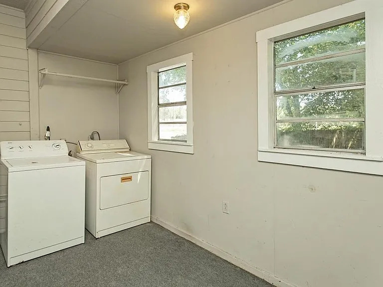 1211 Hollywood Ave — Photo 11