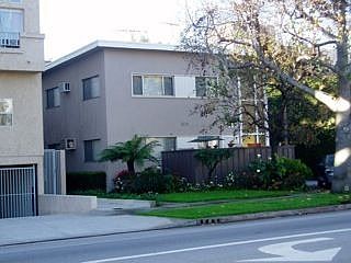 1st image of 13260 Moorpark St APT 2