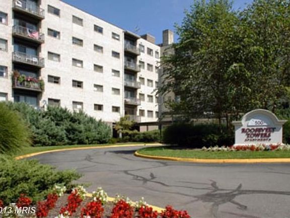 3rd image of 500 Roosevelt Blvd